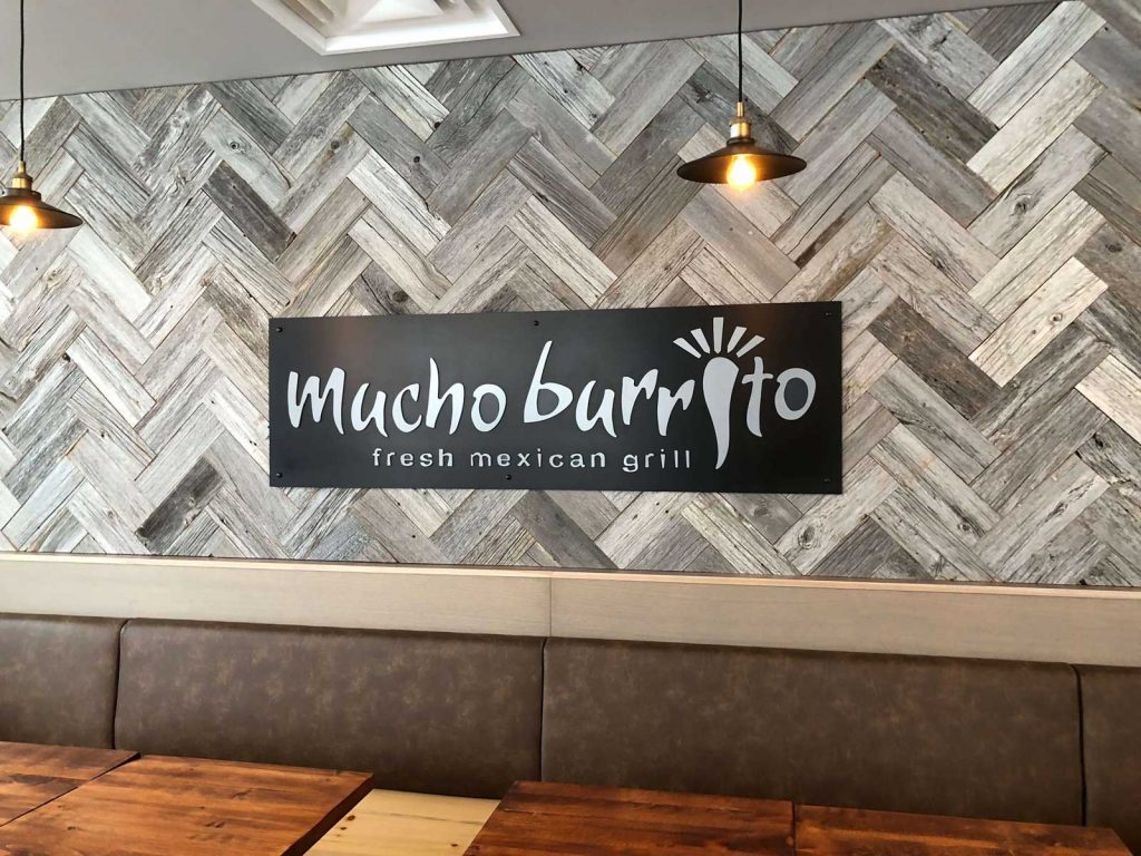 Mucho Burrito interior