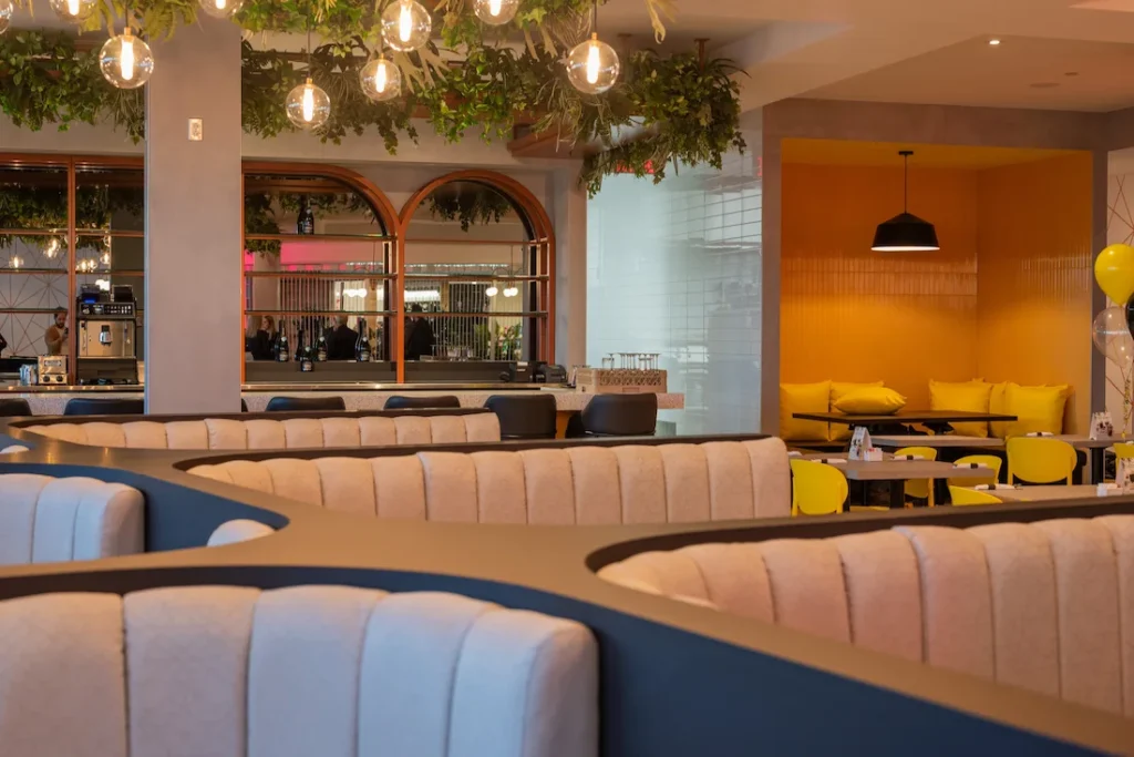 Allô mon Coco modern restaurant interior — café, brunch, and breakfast franchise in Canada with nearly 25 years of proven success.